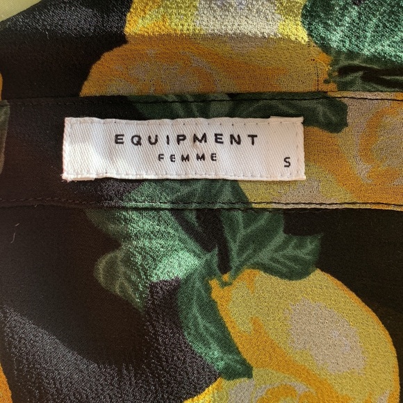 Equipment Femme Lemon Rose Silk Print Button Down - Picture 4 of 5